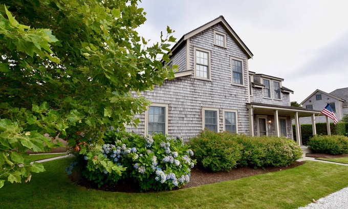 Nantucket House | Community Pool, Fitness Room and Tennis Court