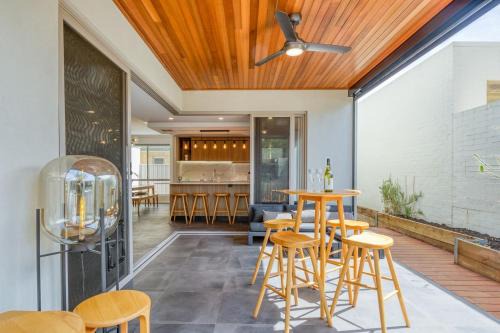 Como House | Como Sora - A Breezy Tranquil Oasis on the Coast