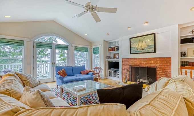 Seal Cove House | Compass Rose