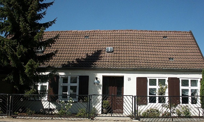 Altefaehr Apartment | Complete 1. Floor of a two-family house in the youngest seaside resort of Rügen, Altefähr