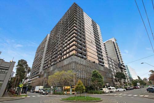 Southbank Apartment | Complete Host Elm Apartments