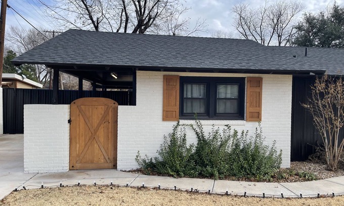 Lubbock House | Completely remodeled 1 bedroom guest house, close to TTU and Hospitals
