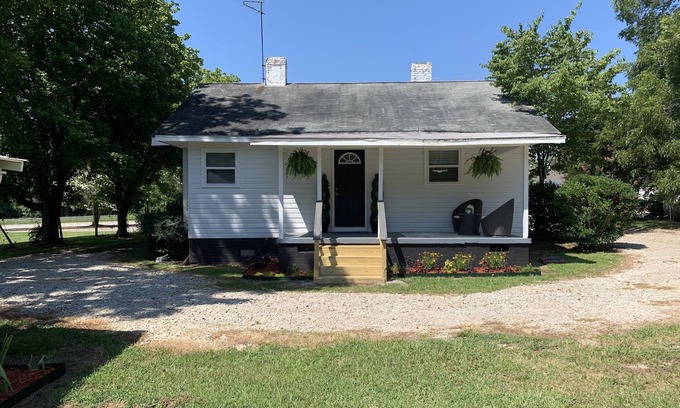 Martinez Cottage | Completely renovated Farm Cottage with 2 Queen B/Rs & 1 full bath