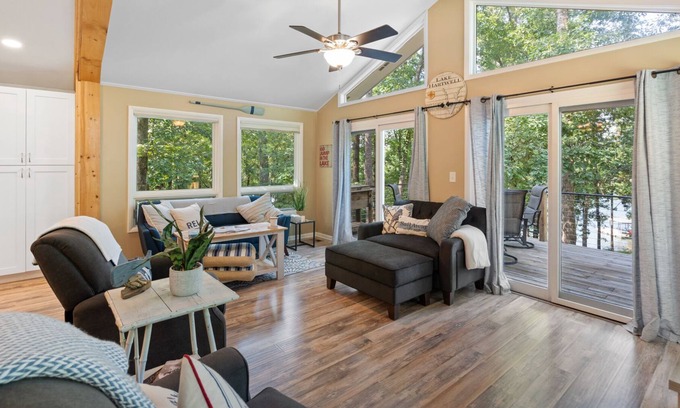 Reed Creek House | Completely Renovated Lake Hartwell House overlooking Beautiful Deep Water