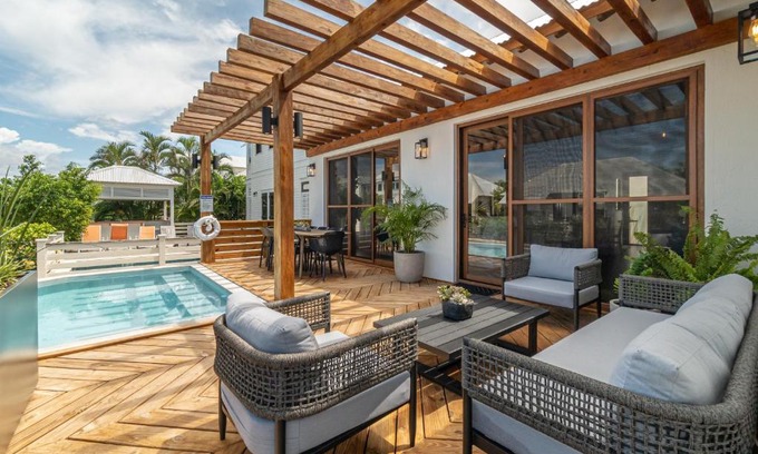 San Pedro Villa | Conch Shell Cottage and The PoolClub at Mahogany Bay!