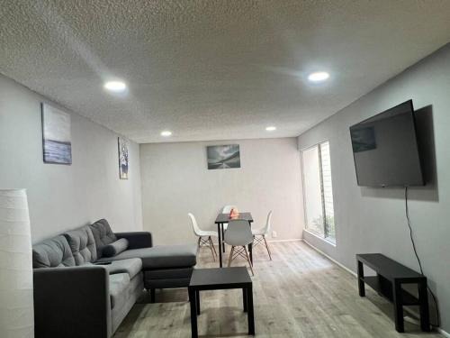 Roma Norte Apartment | Condesa-Roma Norte Cozy 2 bed 2 Bath Modern Feel