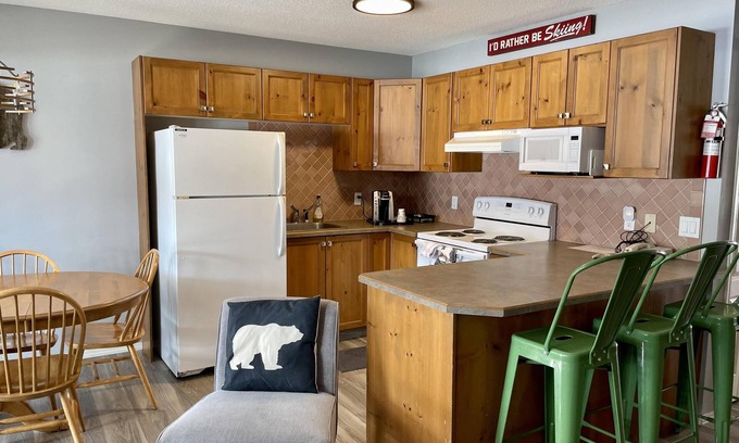 East Kootenay Resort | Condo 2 Bedroom 2 Bathroom-NO PETS