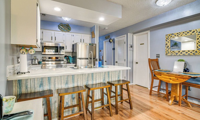 Notch Estates Condo | Condo 2 Mi to Silver Dollar City: Relax Fireside!