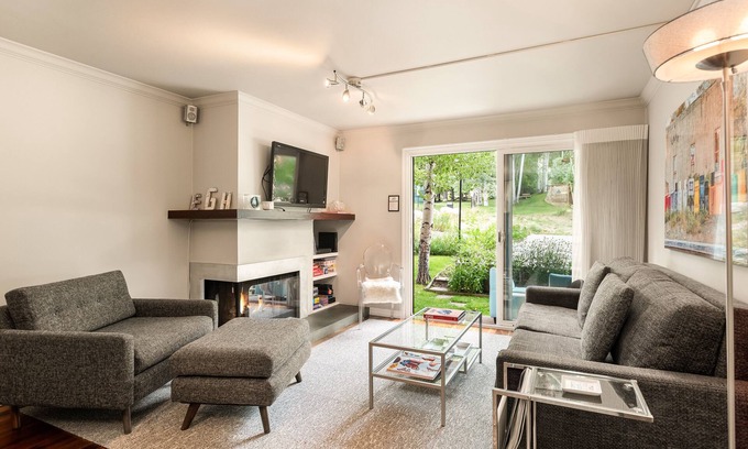 Downtown Condo | Condo in Aspen Core: Lobby, Garage Parking, Elevator & A/C