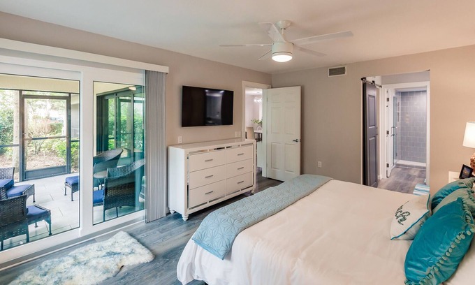 The Meadows Condo | Condo near walking trails and Siesta Key Beach - Great Meadows Escape
