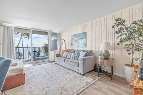 Punaluu House | Condo on Beach with AC