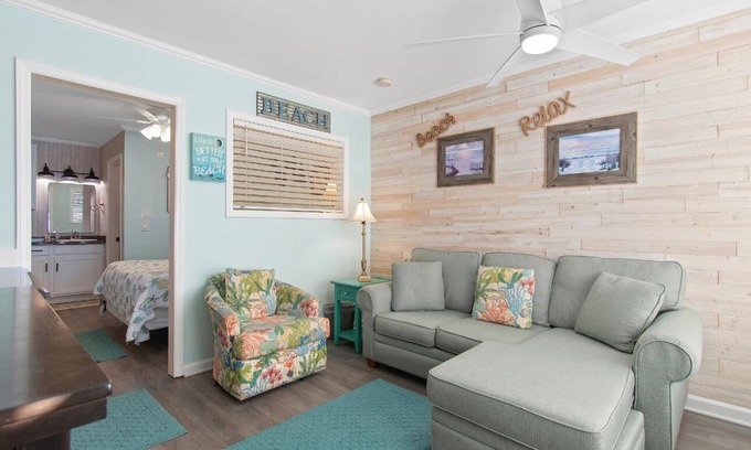 Ocean Isle Beach Condo | Condotel- 2nd Floor, Close to it ALL!