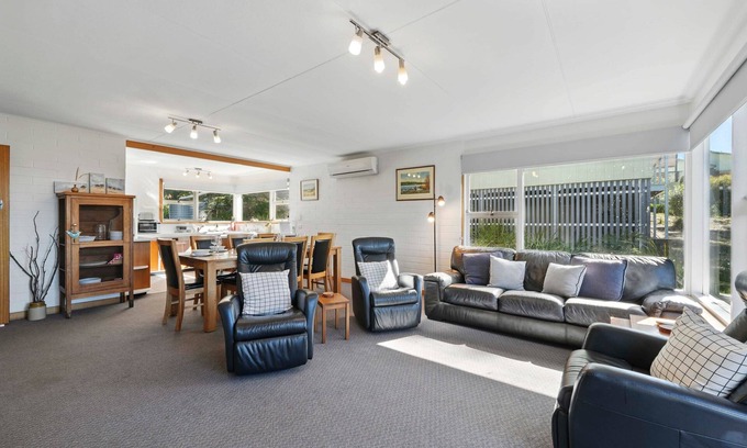 Coningham House | Coningham Beach House