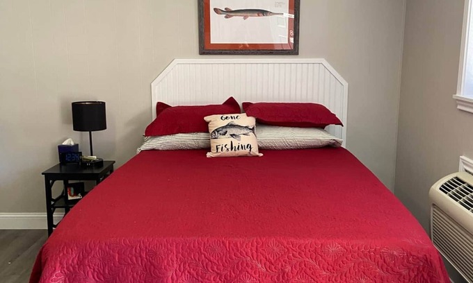 Quitman Hotel | Contact less checkin -Gar Getaway- Room 8