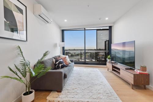 Clayton Apartment | Contemporary 2-Bed Haven with Swimming Pool