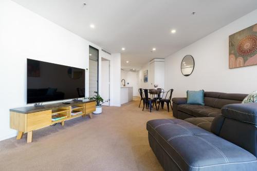 City East Apartment | Contemporary 2BR Retreat in the Heart of Civic - Hosted by Canstay