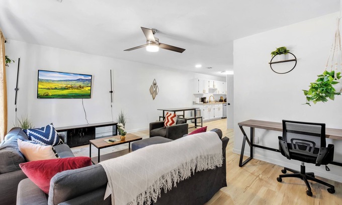 Griffin Heights House | Contemporary and Lux Townhome - 5 mins to FSU