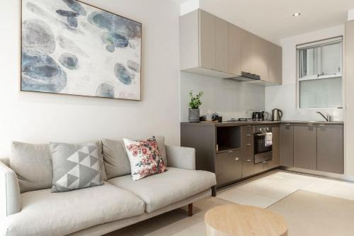 Carlton South Apartment | Contemporary Carlton Comfort Near Queen Vic Market