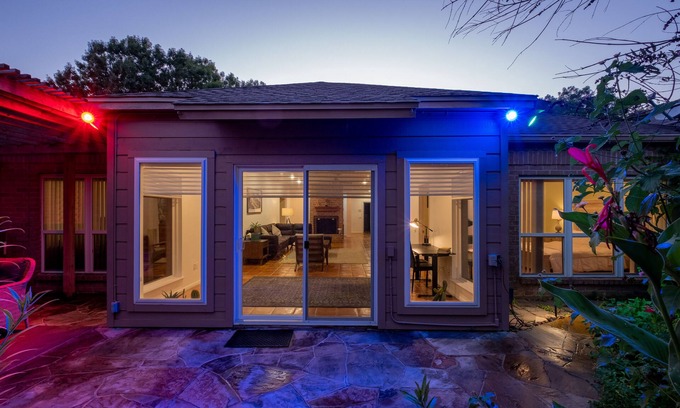 George Bush Park/Eldridge House | Contemporary family gateaway 3 BR with backyard