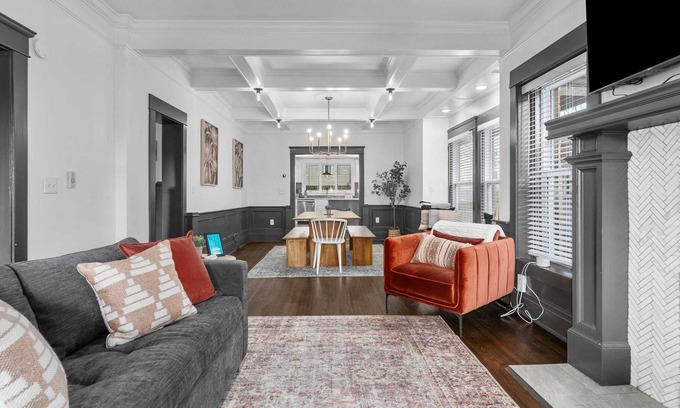 Hanover Place House | Contemporary Updated 5BR Home Walkable King Beds