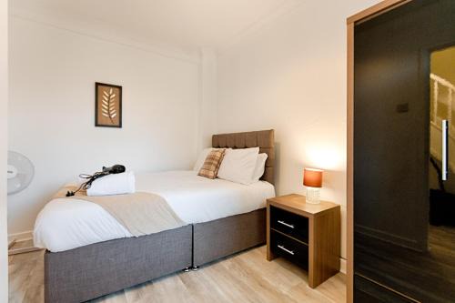Margam Apartment | Contractor Base - TVs in Rooms - M4 Nearby
