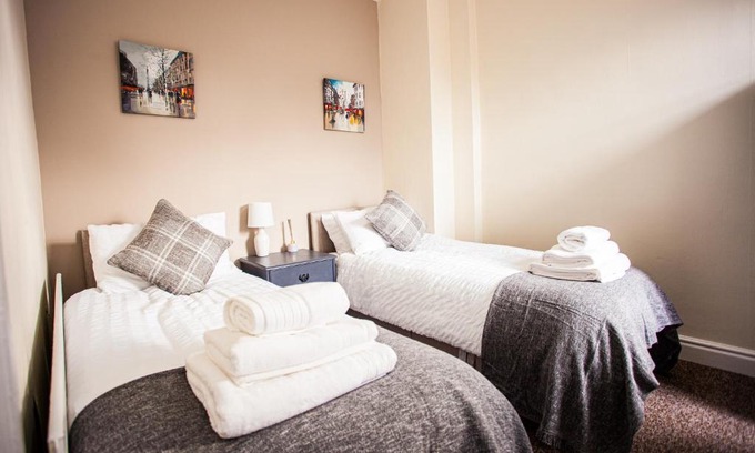 Middlesbrough Apartment | Contractor house, sleeps 5, close to restaurant's and bars, Long stays available, Oveyo Accommodation
