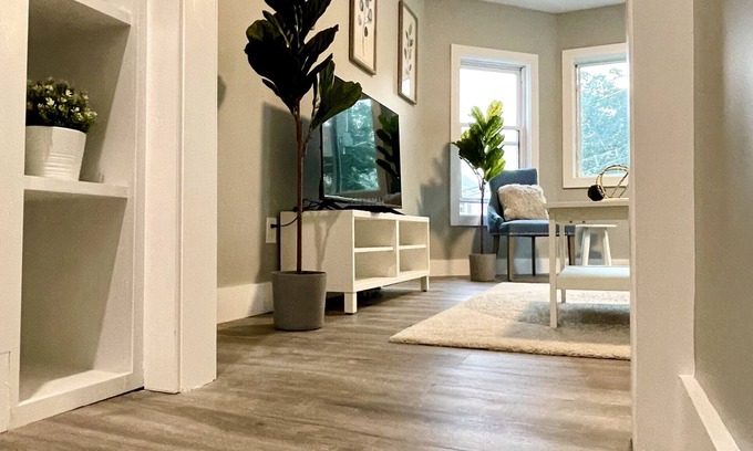 East Somerville Apartment | ★Convenient 3BR apt.|modern w/a splash of Glam! ★