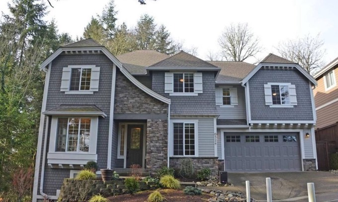 Lakewood House | Convenient & Comfortable Room — University Place, WA