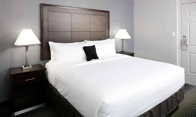 Downtown Tucson Resort | Convenient Countryside Stay, Outdoor Pool, Free Parking, Near Arizona Stadium