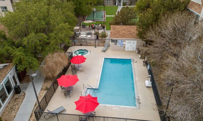 Reno/Tahoe Airport Hotel | Convenient Location! Unit w/Full Kitchen, Outdoor Pool, Free Breakfast!
