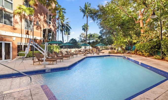Coconut Grove Hotel | Convenient Stay in Florida! Fully Equipped Kitchen, Onsite Pool