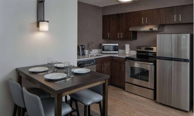 Fairfax Hotel | Convenient Stay, Superb Location! 2 Relaxing Units, Near Fair Oaks Park