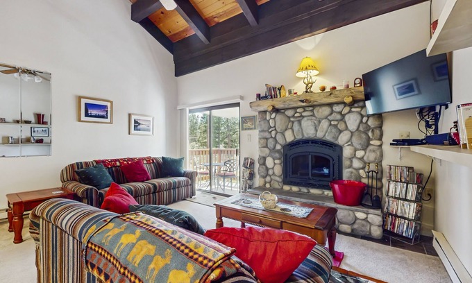 Incline Village Condo | Conveniently located condo with loft, fully stocked kitchen, balcony, wifi & TV