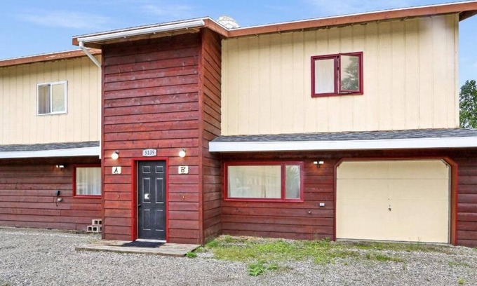 College House | Conveniently Located 2 BR Townhome w/Self Check-in