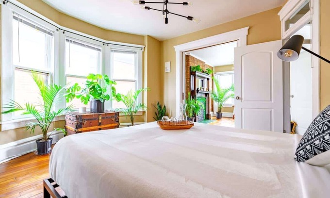 Victorian Village House | Convention - King Bed – Parking Free - Short North