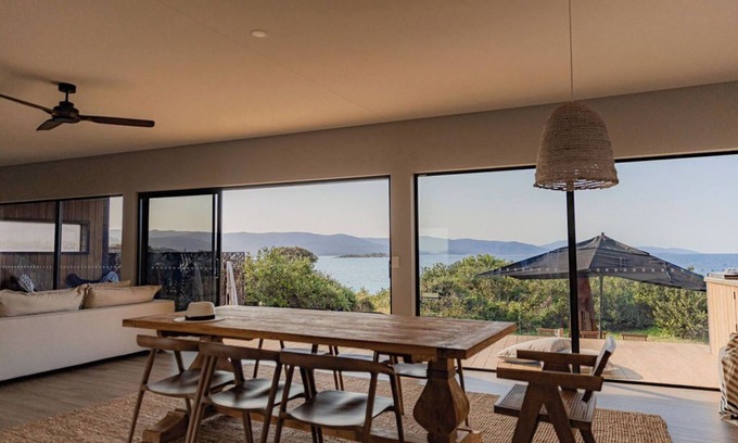 Bicheno Apartment | Cooinda - Home on the Bay