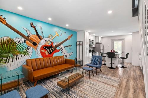 St. Edwards House | Cool Vibes Music Capital SoCo Townhome!