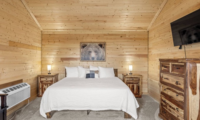Anaconda Hotel | Copperhead Lodge