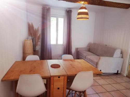 La Crau Apartment | Coquet T2 rénové, proche plages et Hyères, 4 couchages
