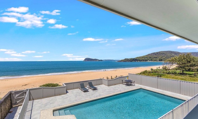Pearl Beach House | Coral Sea - Waterfront with Pool
