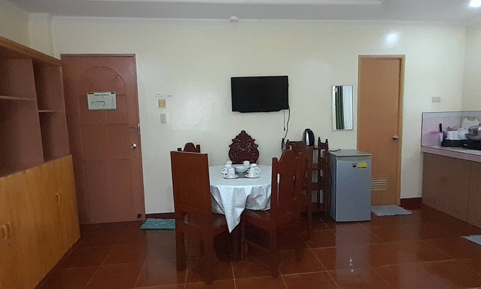 Boracay Island Apartment | CORALYN'S PLACE FAMILY of 6 with private toilet and kitchenette