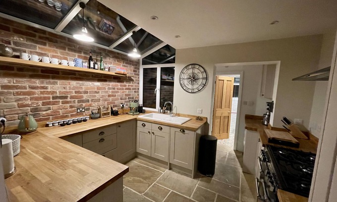 New Forest District Cottage | Cormorant Cottage - Stylish 2 bed, 2 bath Georgian cottage in Lymington