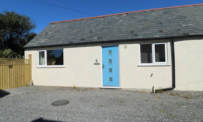 Cemaes Bay Cottage | CORNEL CLUD, pet friendly, country holiday cottage in Cemaes Bay
