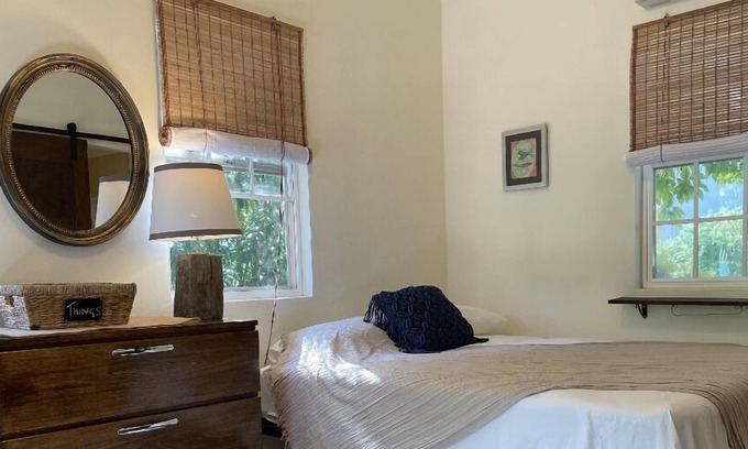 Caye Caulker Apartment | Corner Casa Tiny studio in the Heart of the Village 100 ft from the Sea.