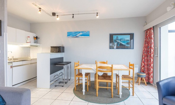 Middelkerke Apartment | Corner studio with stunning sea views