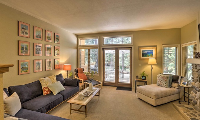 Incline Village Condo | Corner-Unit Condo w/Grill: Walk to Lake Tahoe!