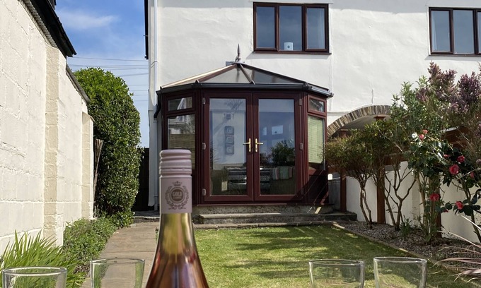 Tintagel House | Cornish Holiday Home In Tintagel with views to the sea, parking and Wi-Fi