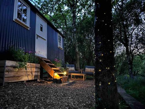 Lanivet Apartment | Cornwall Woodland Shepherd's Hut - Dennis Hut