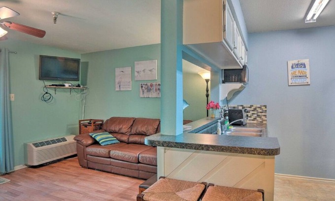 Corpus Christi Condo | Corpus Christi Condo | Indoor Heated Pool: Walk to the Beach!