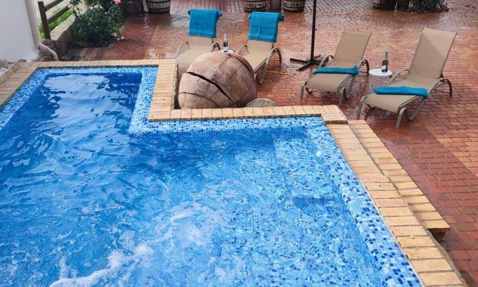 Chirivel Cottage | Cortijo 'boutique' Bernardino con Jacuzi Integrado en la Piscina